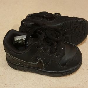 Black Nike size 5 toddler